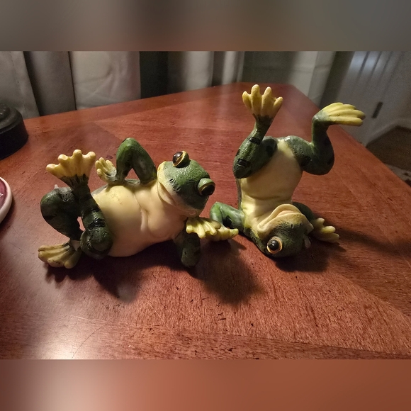 Other - Playful Frog Figurines